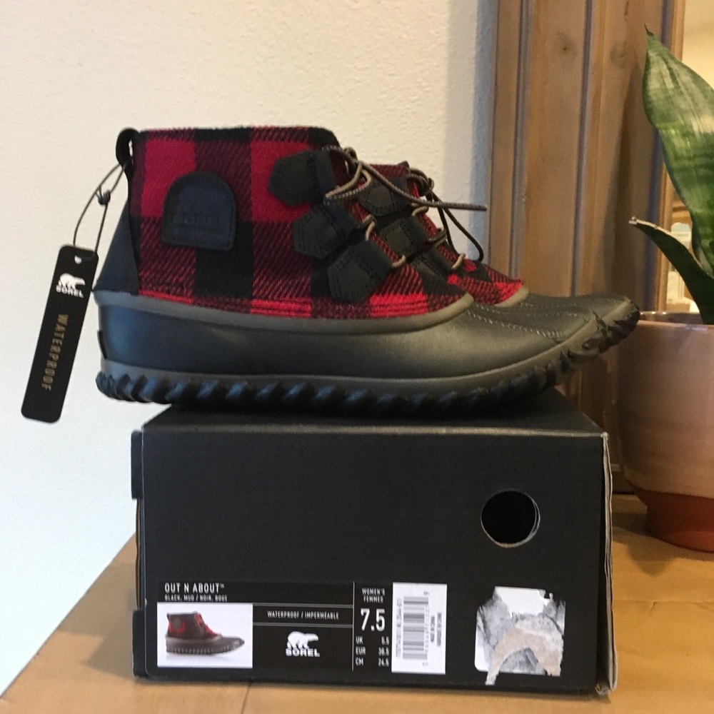 Sorel NWT NIB Out n About 7.5